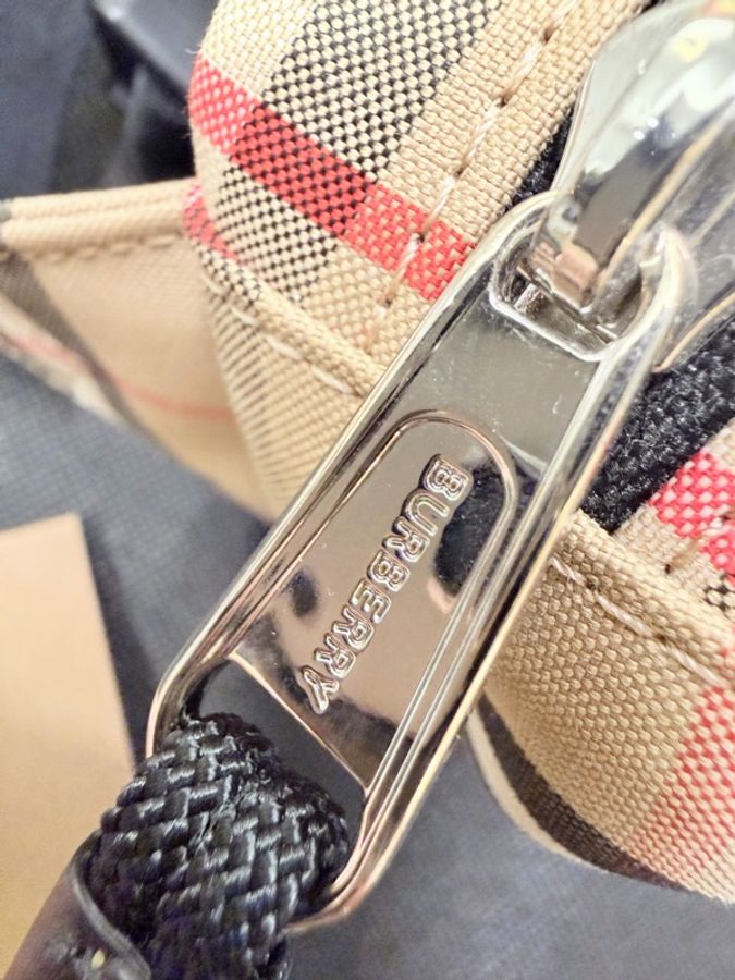 Burberry經典格紋帆布小腰包-23