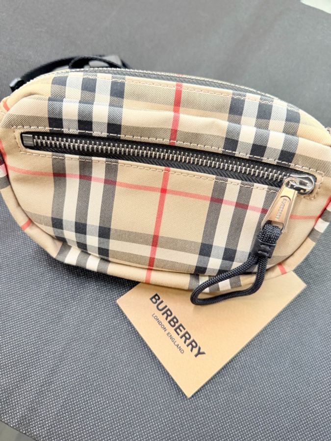 Burberry經典格紋帆布小腰包-2