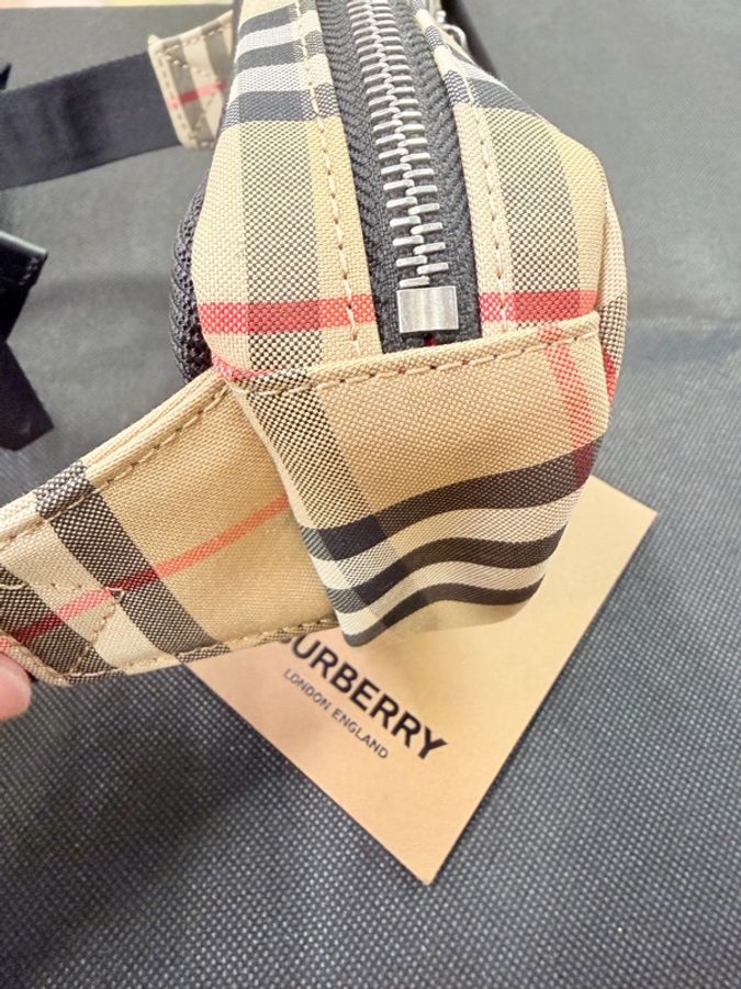Burberry經典格紋帆布小腰包-12