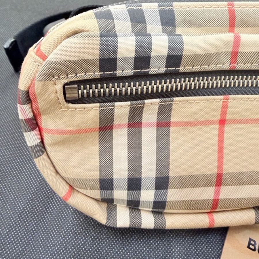Burberry經典格紋帆布小腰包-21
