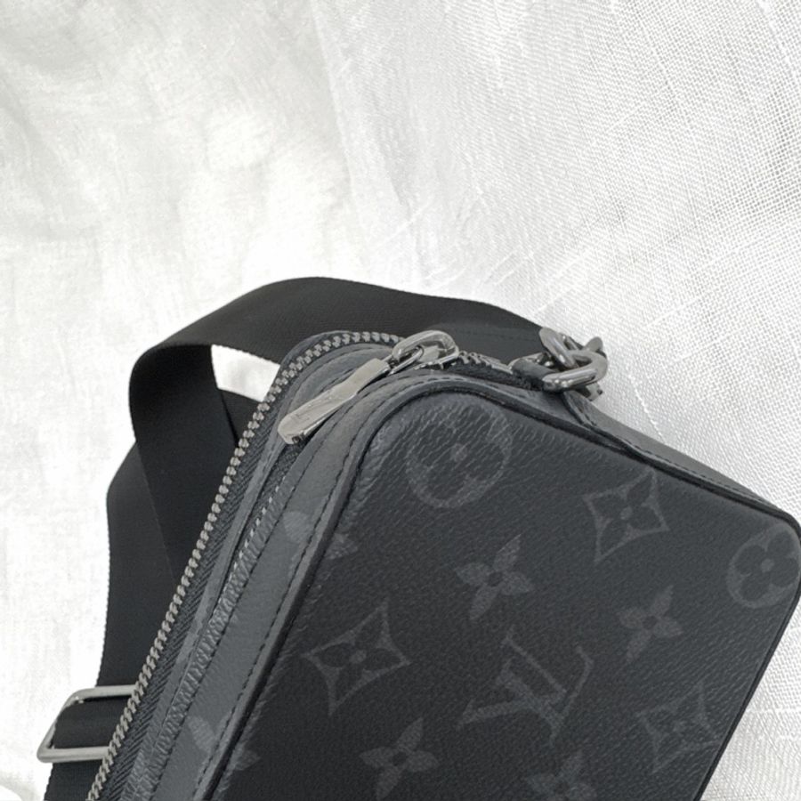 LV Alpha Wearable Wallet bag-2