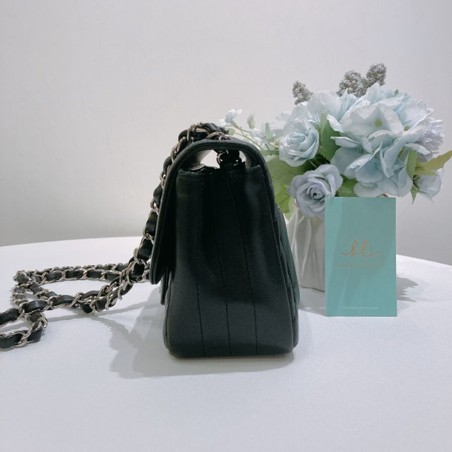 TW4878	Chanel 香奈兒方胖子翻蓋式鍊帶包包 Classic Mini Square Flap Bag Chevron Lambskin Black x PHW-3