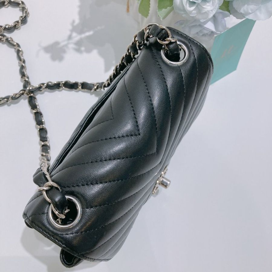TW4878	Chanel 香奈兒方胖子翻蓋式鍊帶包包 Classic Mini Square Flap Bag Chevron Lambskin Black x PHW-14
