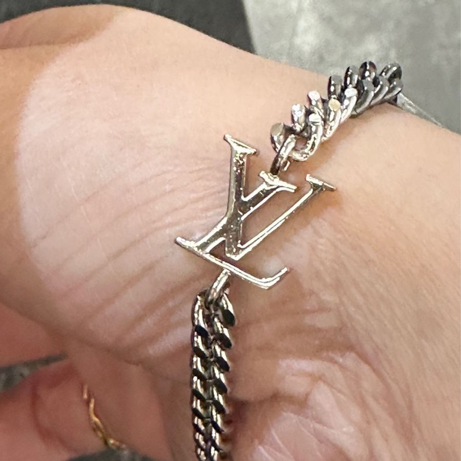 Lv 銀色金屬 LV logo花卉圖案吊飾手鍊M00508-2