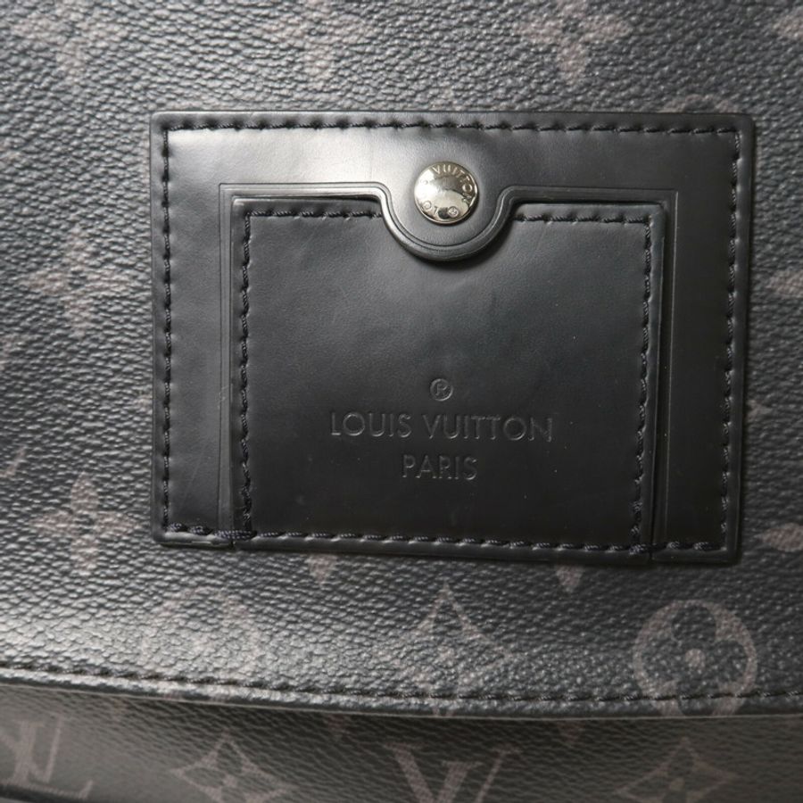LOUIS VUITTON Monogram Eclipse Messenger PM Voyager肩背袋-13