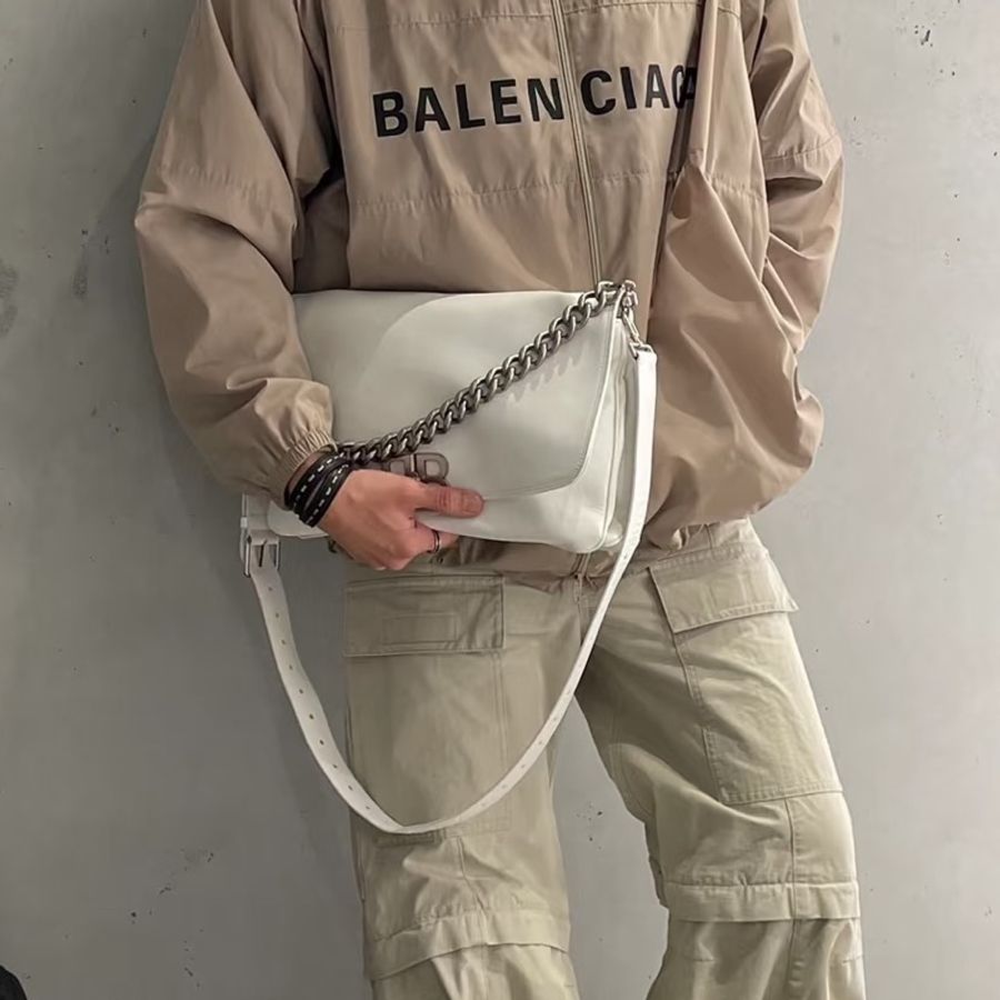 Balenciaga巴黎世家BB系列Soft Flap白銀牛皮翻蓋郵差包/腋下包-3