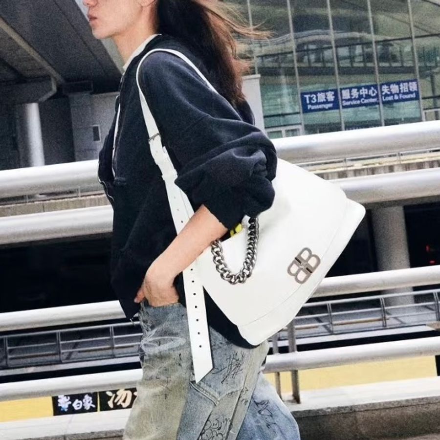Balenciaga巴黎世家BB系列Soft Flap白銀牛皮翻蓋郵差包/腋下包-4