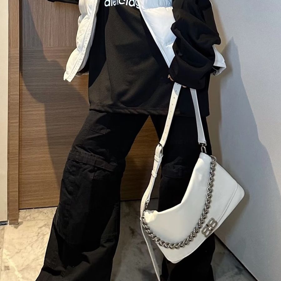 Balenciaga巴黎世家BB系列Soft Flap白銀牛皮翻蓋郵差包/腋下包-5