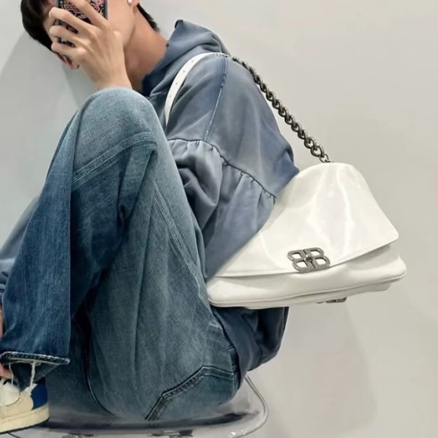 Balenciaga巴黎世家BB系列Soft Flap白銀牛皮翻蓋郵差包/腋下包-18