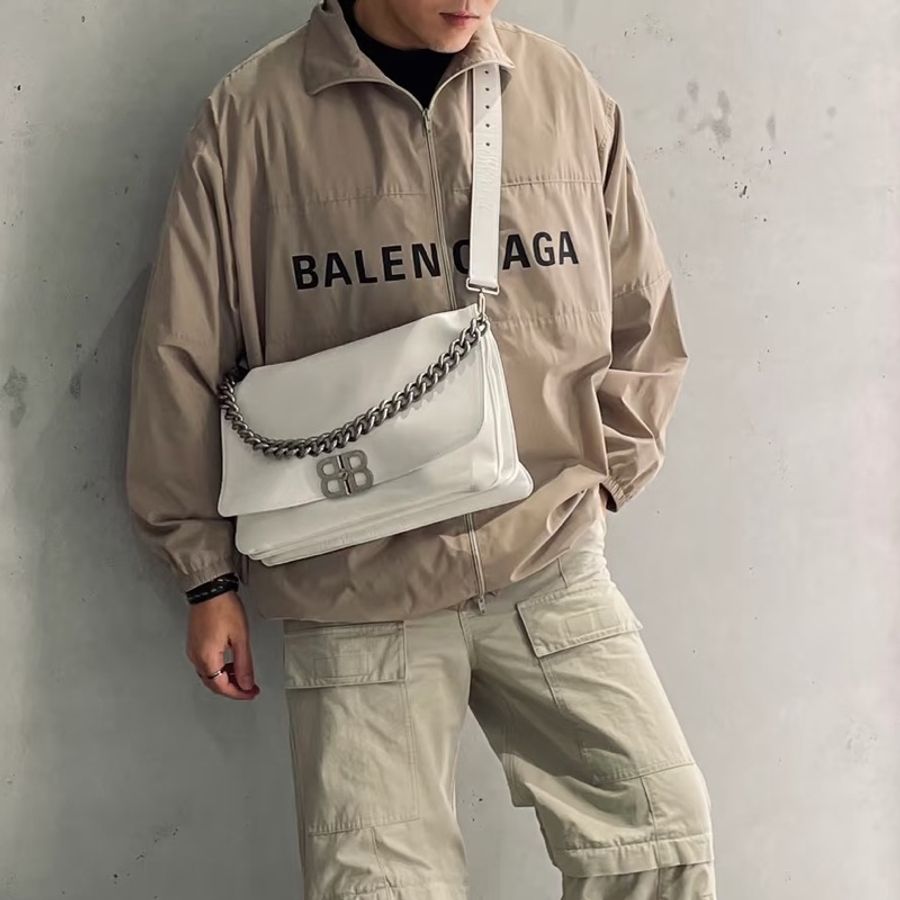 Balenciaga巴黎世家BB系列Soft Flap白銀牛皮翻蓋郵差包/腋下包-21