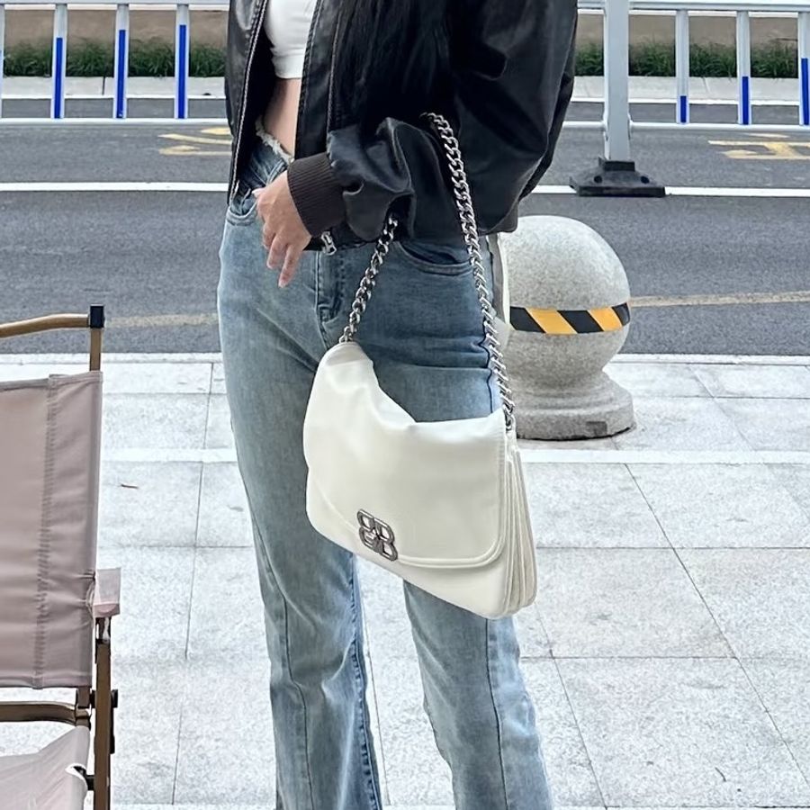 Balenciaga巴黎世家BB系列Soft Flap白銀牛皮翻蓋郵差包/腋下包-24