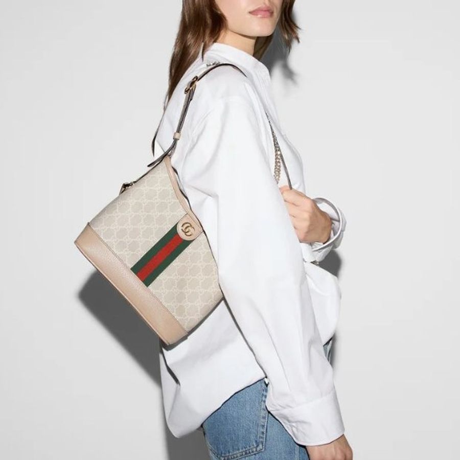 ::GUCCI:: 古馳Ophidia GG Superme small shoulder bag 綠紅綠織帶肩背水桶包(小款/米灰)-0
