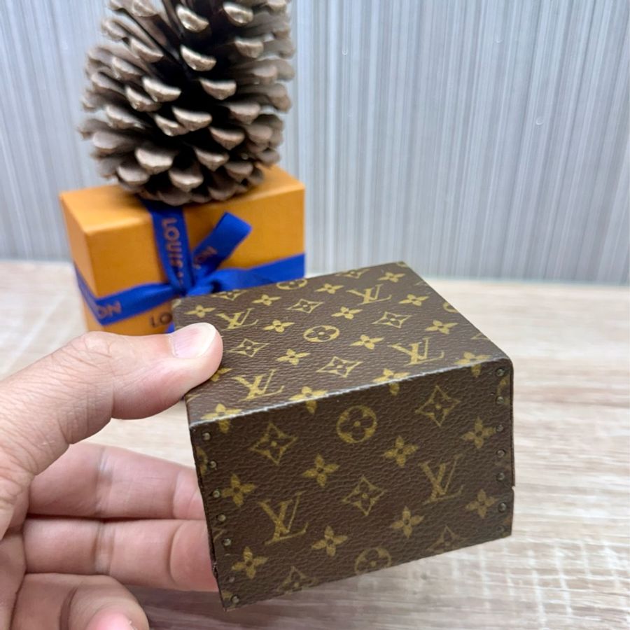 LV M21010原花迷你硬殼珠寶首飾盒-9