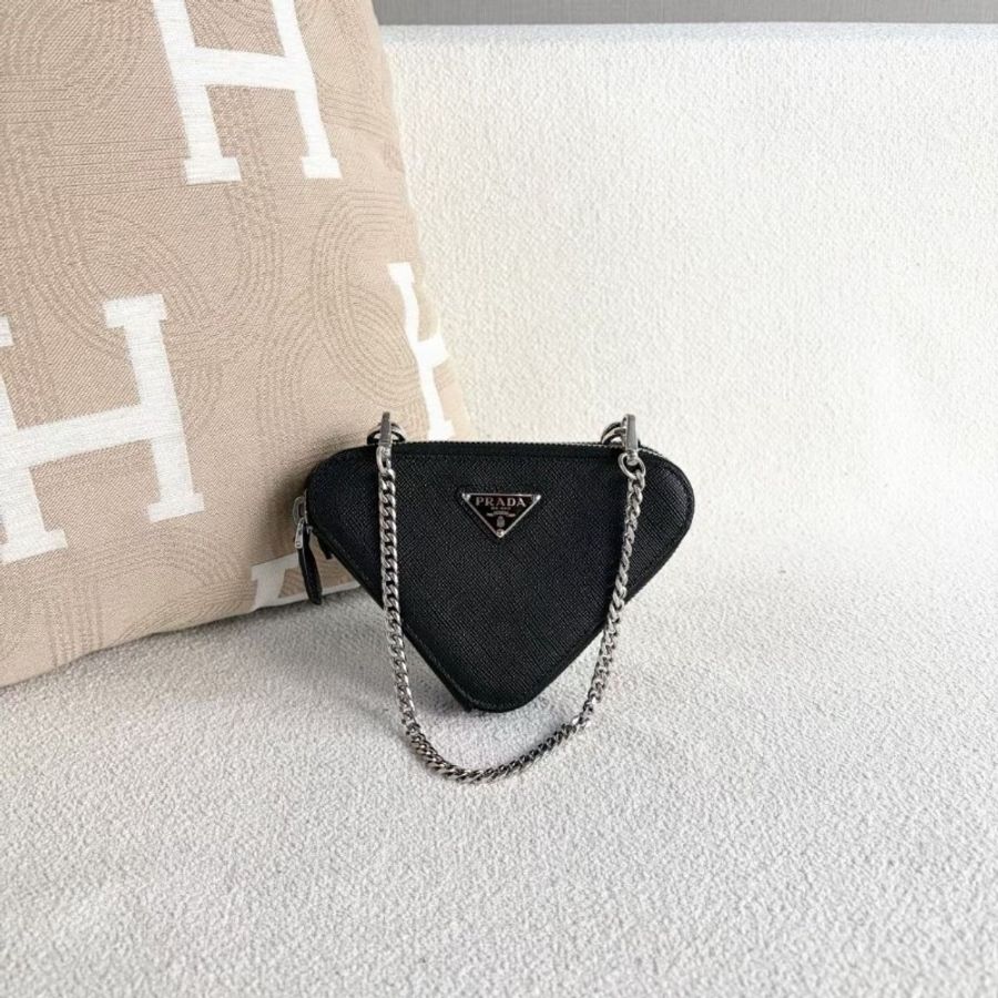 Prada 三角形斜背包 黑色 銀扣 15*12*4 95新 配件肩帶 鏈條 塵袋-5