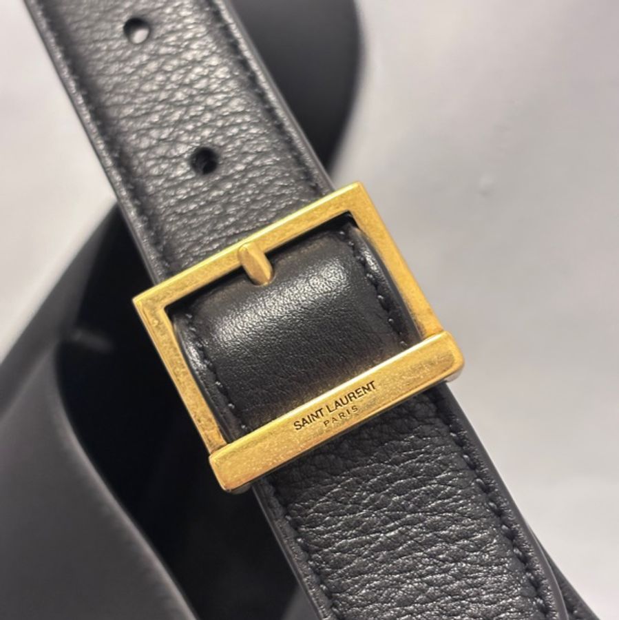 YSL LE 5 À 7小型粒面皮革柔軟手袋 Small-9