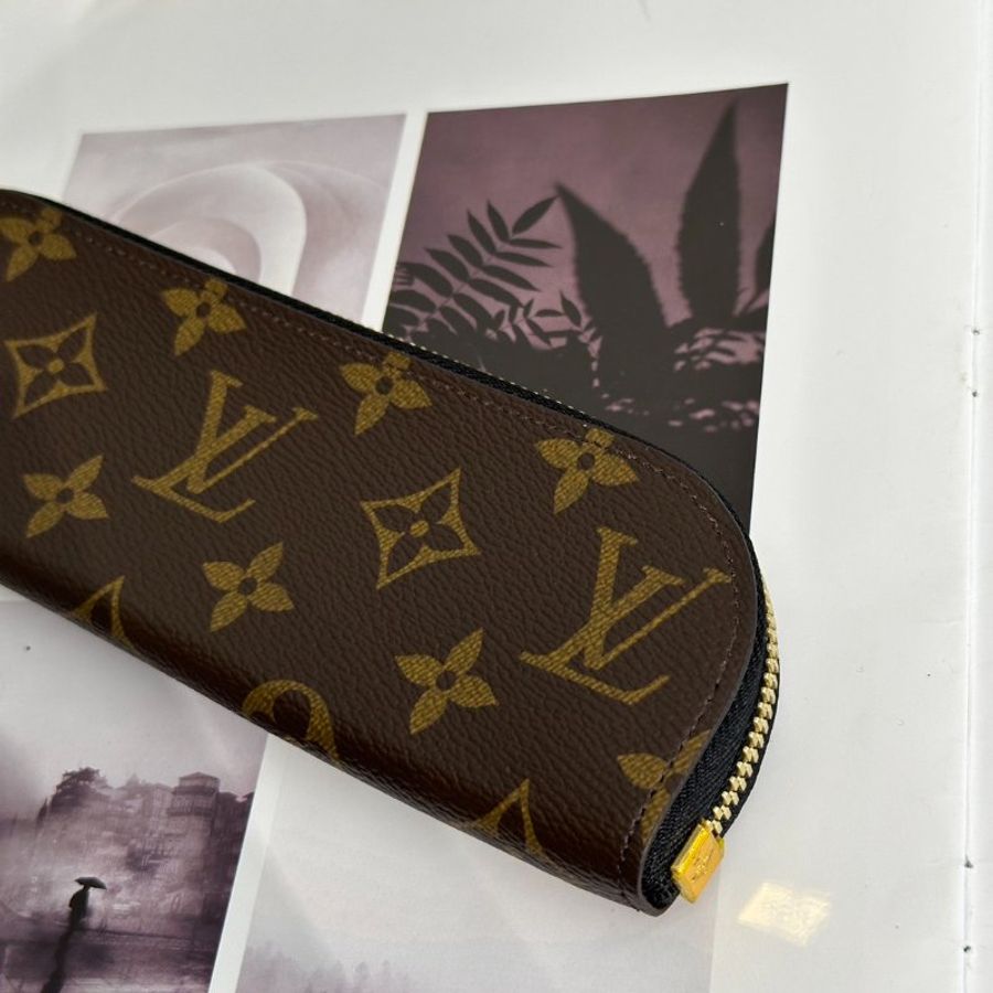LOUIS VUITTON 經典老花六孔活頁手帳本 / 筆袋-11
