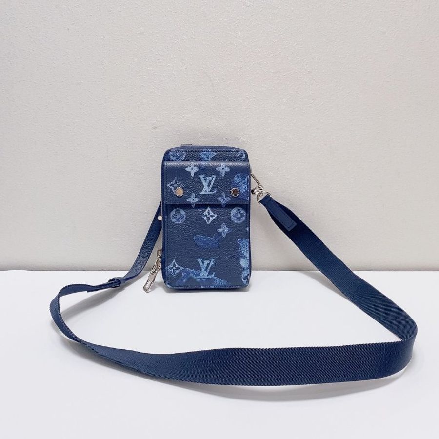 LV summer bundle系列 藍色水彩 粒面牛皮革手機包11×2.5×18cm 99新配件塵袋-1