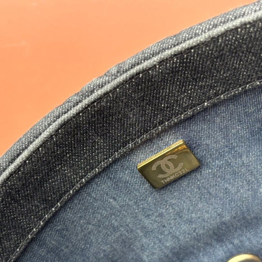 ::CHANEL:: AS3216 香奈兒經典雙C LOGO 黑色丹寧牛仔仿舊粗鍊條肩背包-19