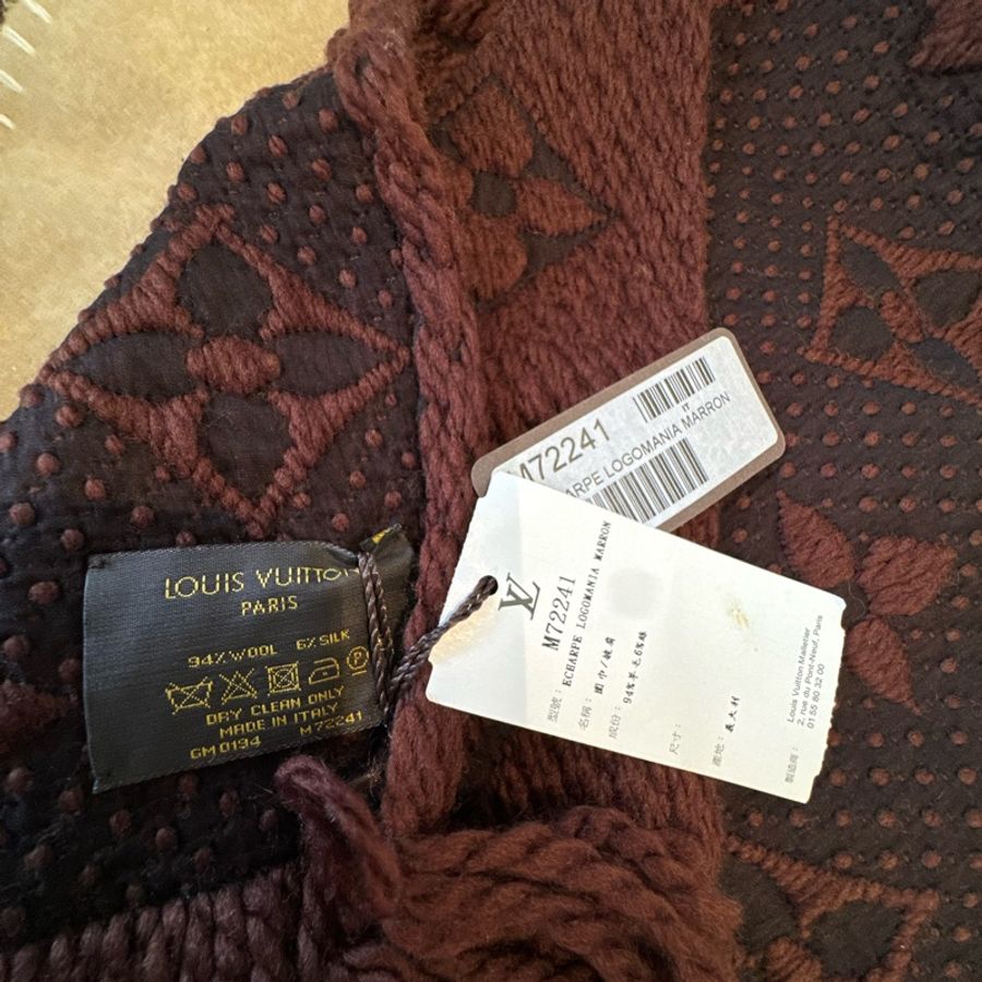 LV Louis Vuitton 老花圍巾 LOGOMANIA MARRON-8