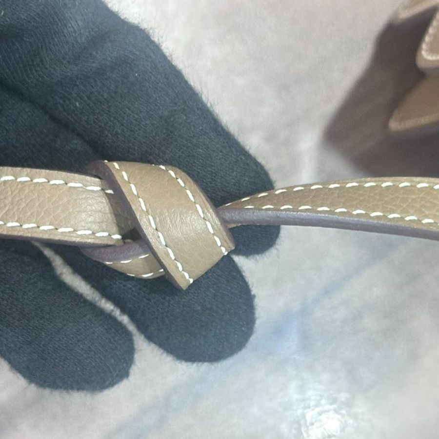 【美收精品】Roulis 18 經典金釦皮革肩背/斜背包（豬鼻子包）5-622-4
