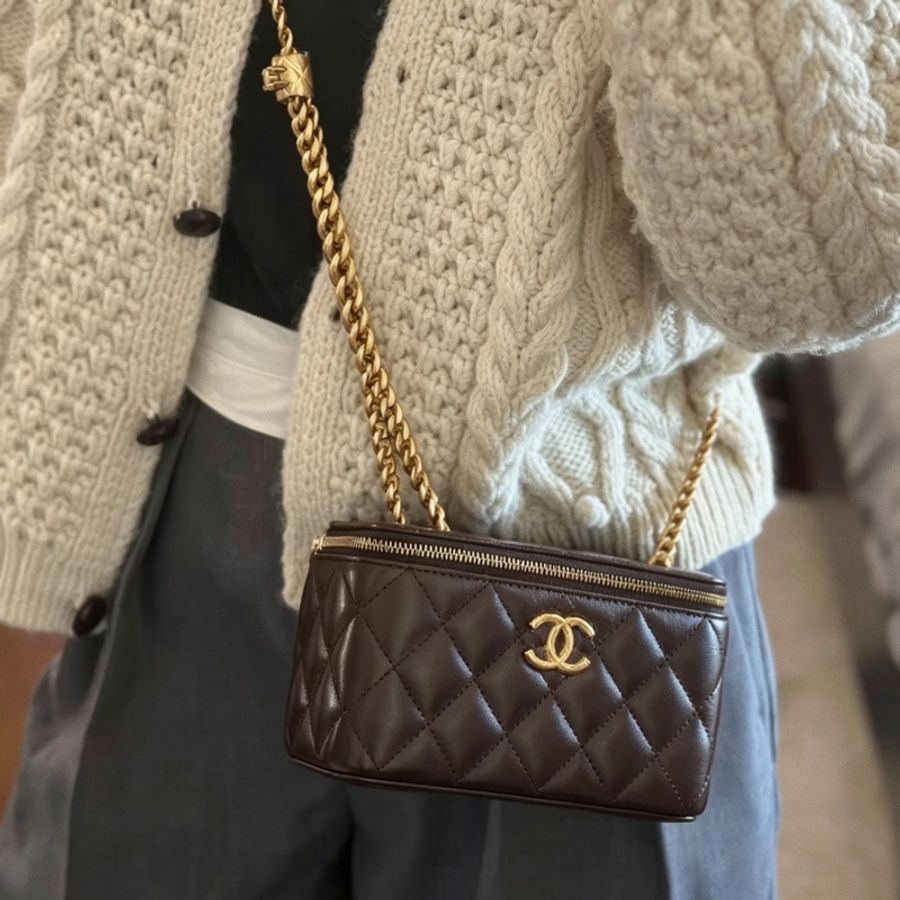 CHANEL香奈兒經典菱格紋咖啡金釦調節長盒子化粧包-5