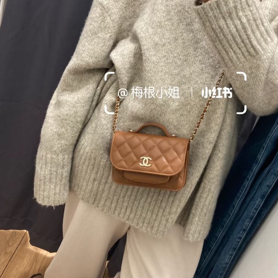 絕美都市千金☕️99新✨Chanel香奈兒焦糖色淺金扣荔枝牛皮迷你手柄郵差包鏈條包單肩斜挎包-3