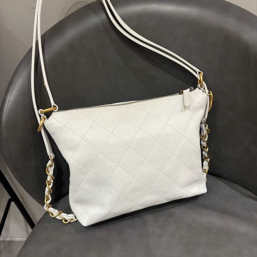 Chanel 25S 白色金釦hobo包-1