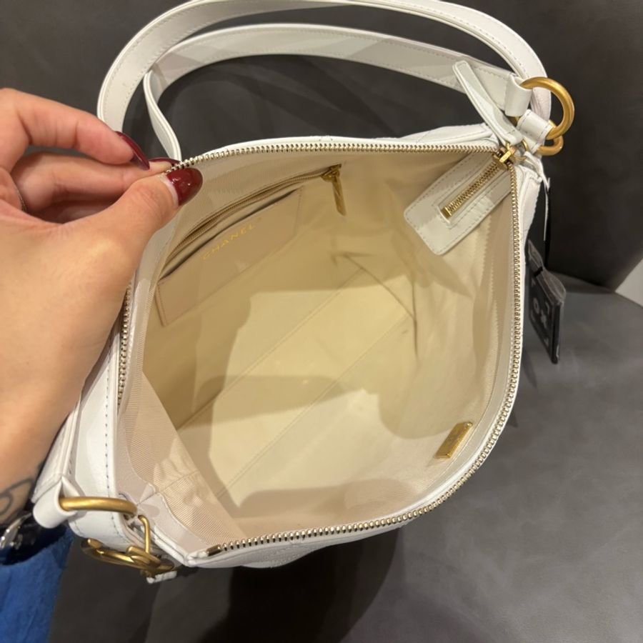 Chanel 25S 白色金釦hobo包-7