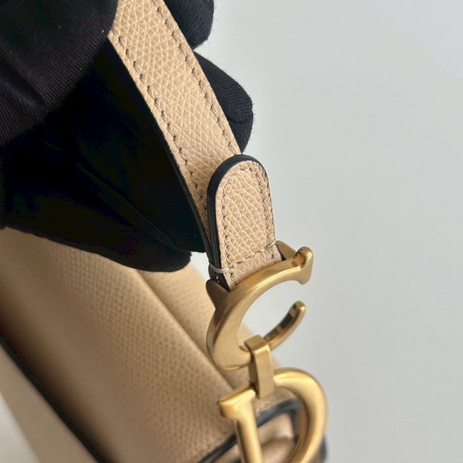 99新🆕 Dior 迪奧 Saddle 馬鞍包 小號 奶茶色-12
