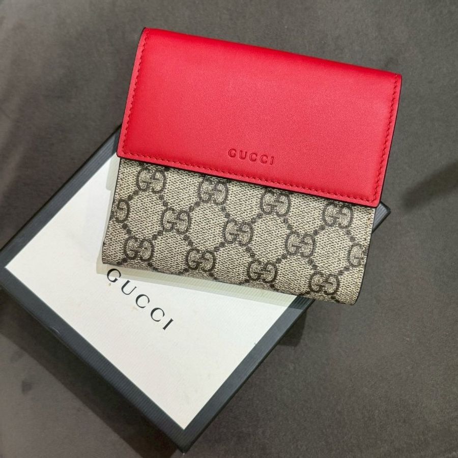 GUCCI 經典GG Supreme 紅皮革 釦式 雙面 對折 短夾-0