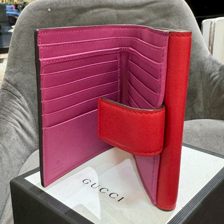 GUCCI 經典GG Supreme 紅皮革 釦式 雙面 對折 短夾-2