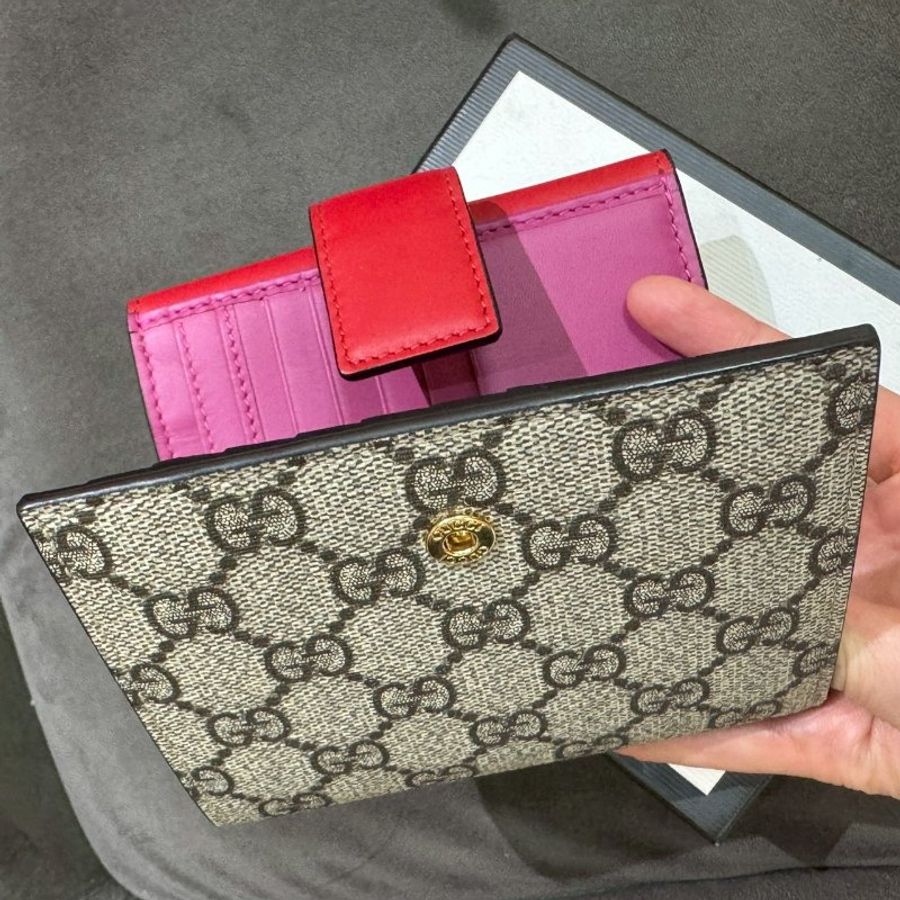 GUCCI 經典GG Supreme 紅皮革 釦式 雙面 對折 短夾-4