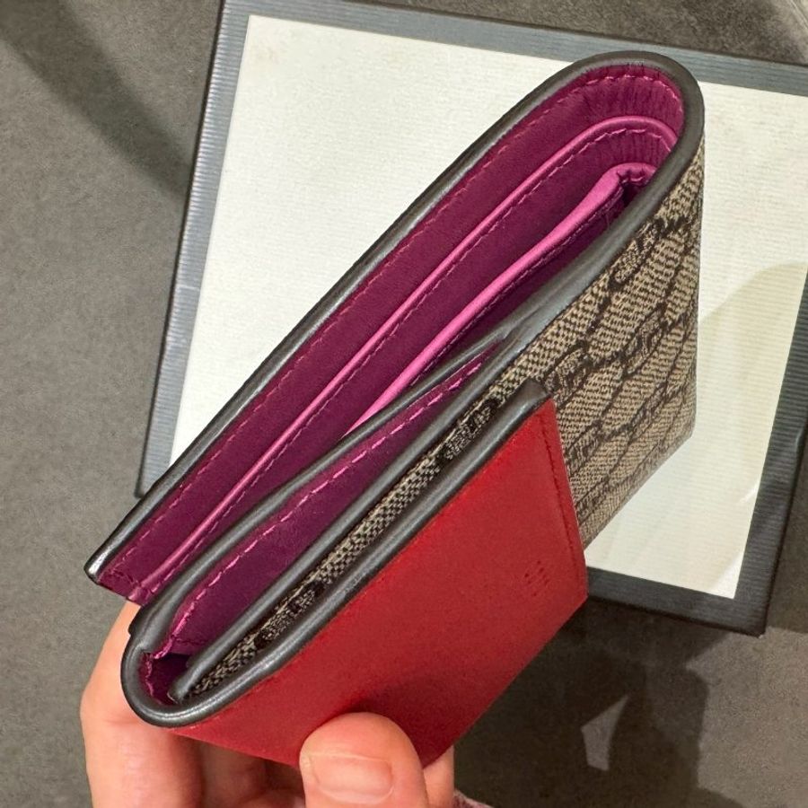 GUCCI 經典GG Supreme 紅皮革 釦式 雙面 對折 短夾-8