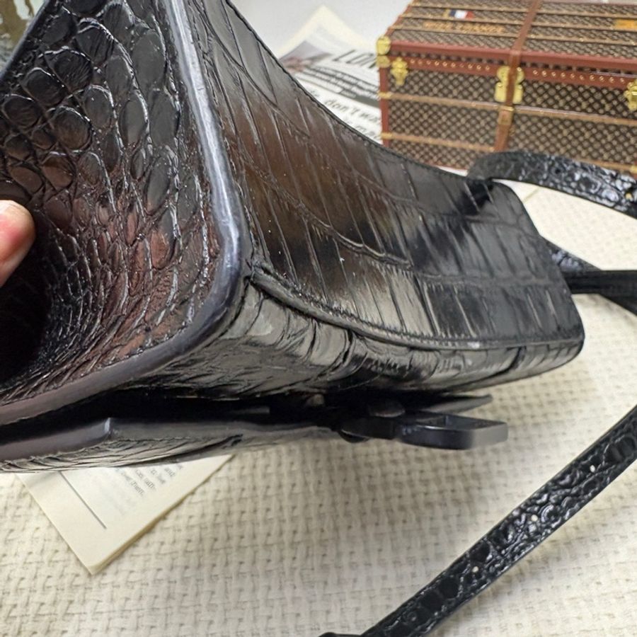 Balenciaga巴黎世家 Hourglass XS 黑色閃亮鰐魚紋壓紋牛皮革手提包，黑色啞光金屬配件-4