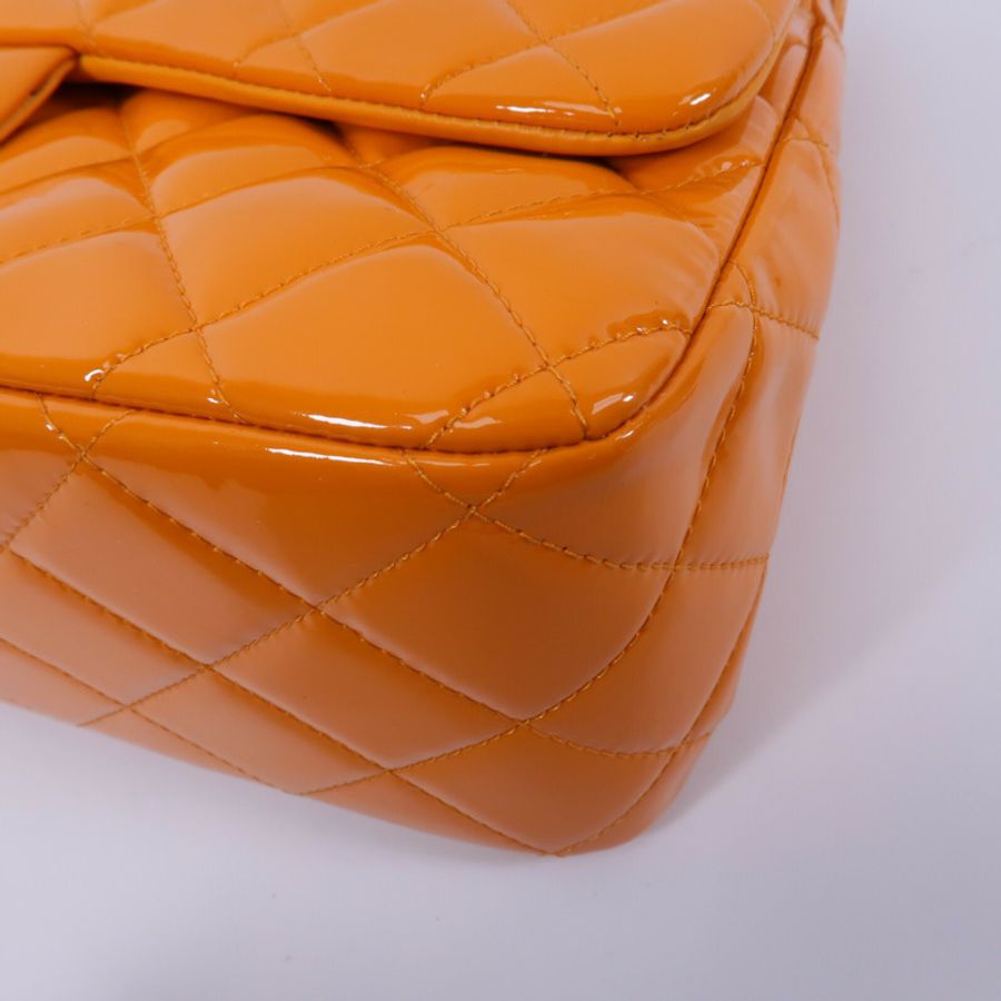 CHANEL 漆皮皮革Large Classic鏈帶肩背袋-13