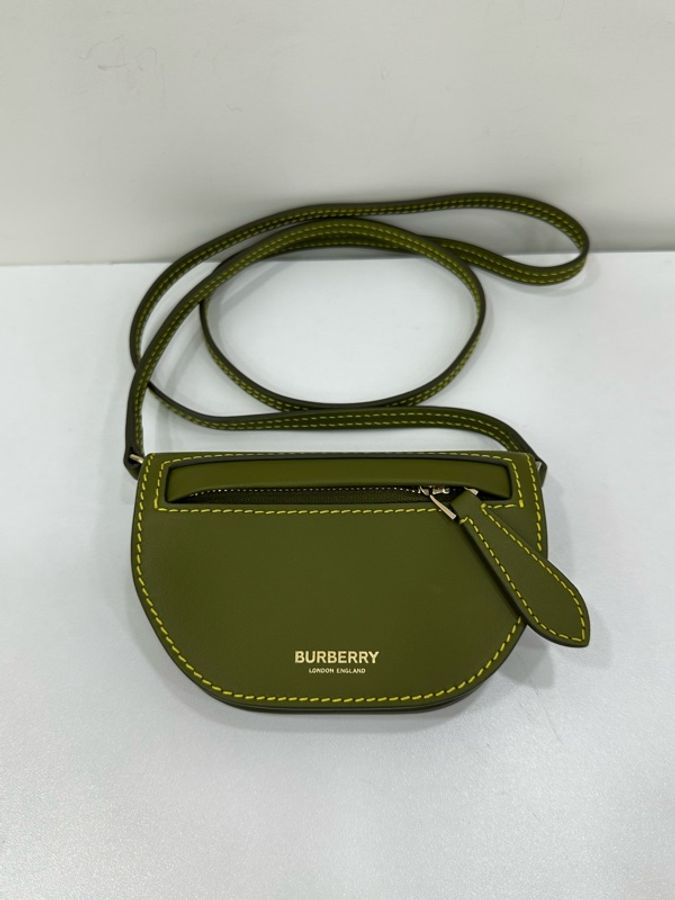 BURBERRY 綠色olympia 半月包 皮夾卡包 斜背包 尺寸：13*9-1
