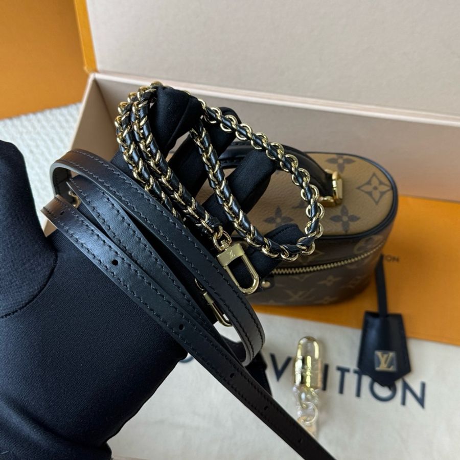 LV路易威登/LOUIS VUITTON Vanity CHAIN POUCH 通體老花滿印拉鍊開合 皮革 手提化妝包斜挎包 棕色 金扣 附件：塵袋 肩帶-8