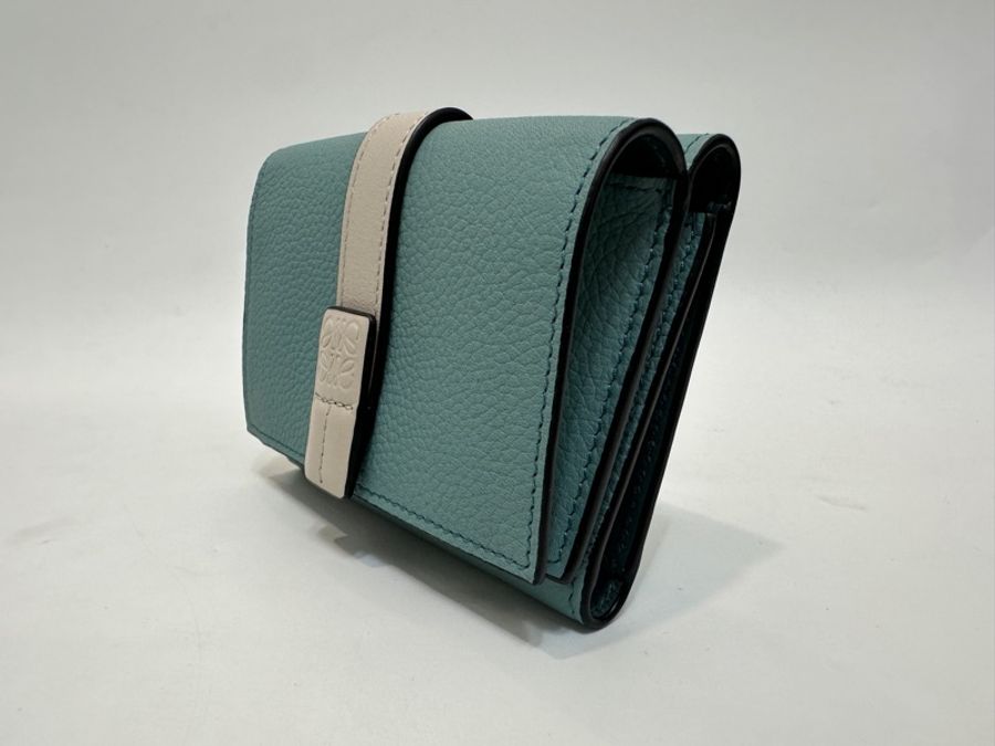 Loewe 湖水藍6卡三折短夾-1