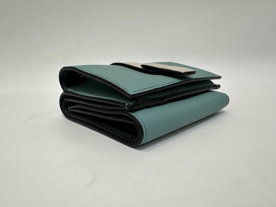 Loewe 湖水藍6卡三折短夾-4