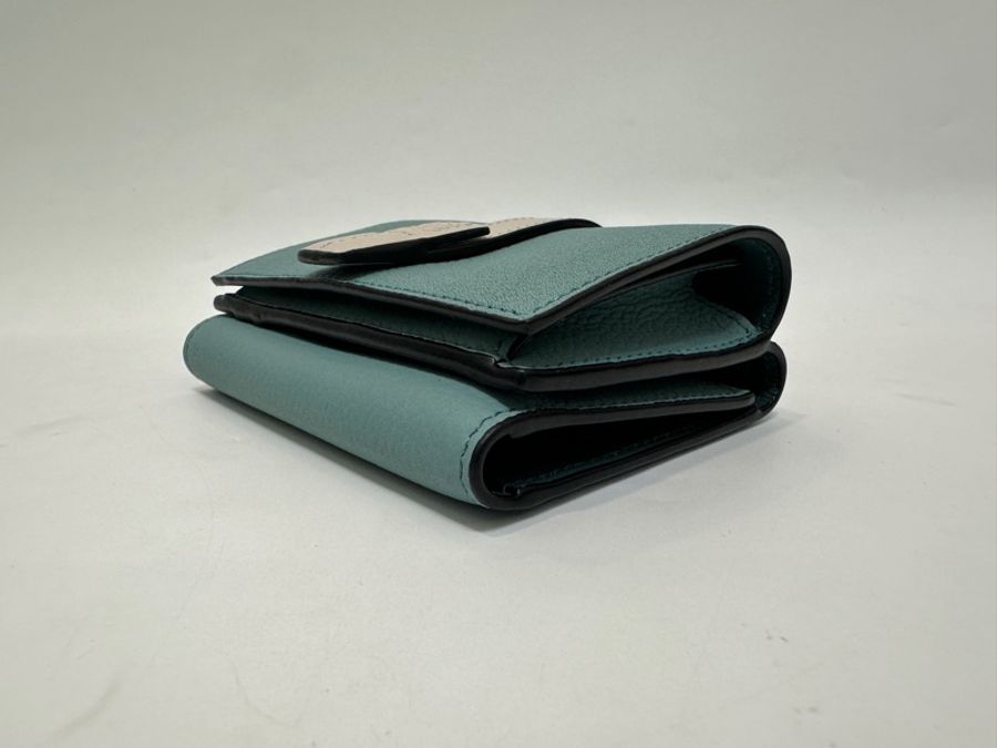 Loewe 湖水藍6卡三折短夾-5