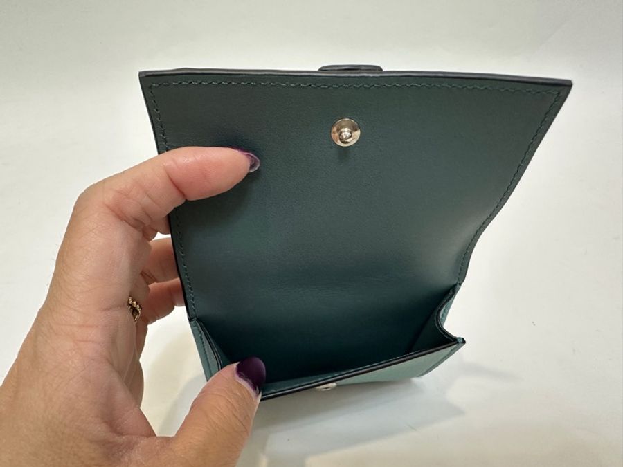 Loewe 湖水藍6卡三折短夾-7