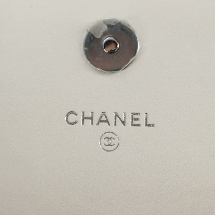 【日本直送】香奈兒 (CHANEL) 絎縫鏈條肩背包，羊皮材質，白色/銀色雙C標誌，貨號 181828M-22