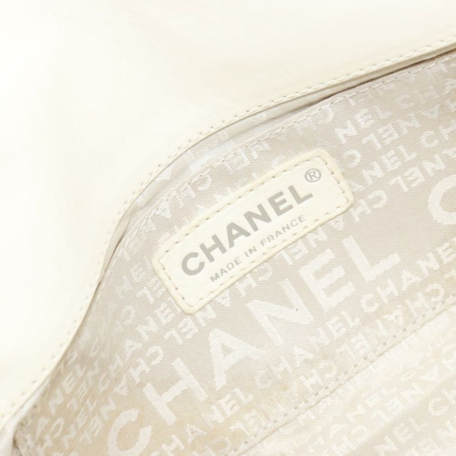 【日本直送】香奈兒 (CHANEL) 絎縫鏈條肩背包，白色銀色皮革，雙C標誌，貨號 183793V-20