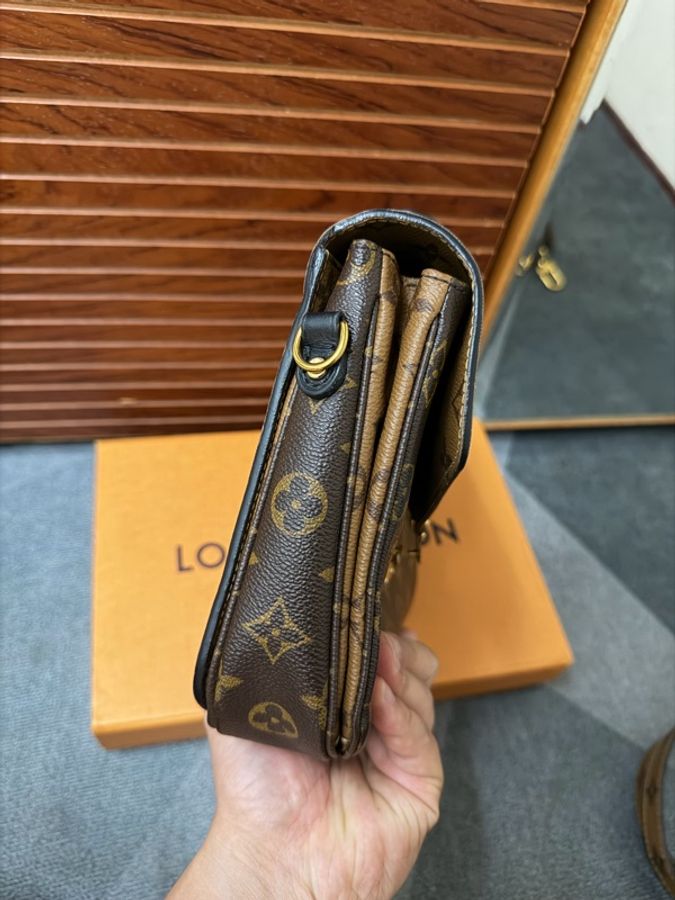 Lv拼色老花郵差包/斜背包（M44876)-5