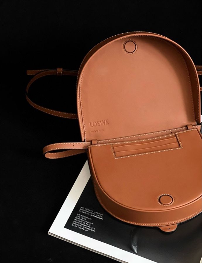 【實用小包✨低調有品味🧡】Loewe羅意威  經典Heel大號包馬蹄包 焦糖色-8