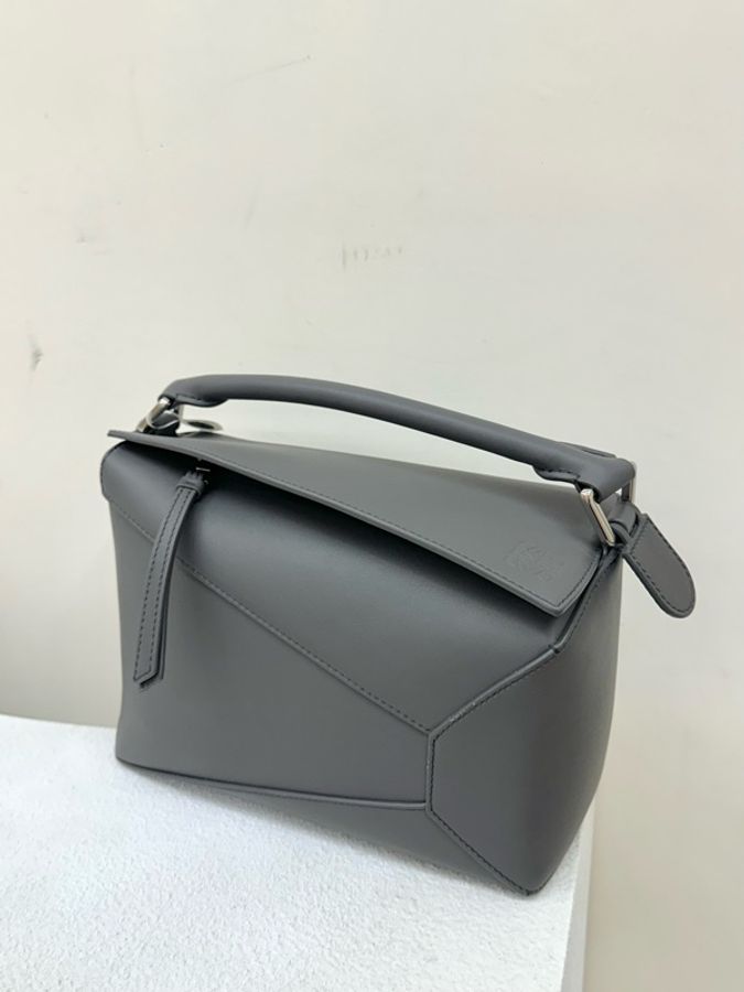 全新LOEWE Anagram Puzzle 幾何線條設計 小牛皮 手提包 小號 small 深灰色-0