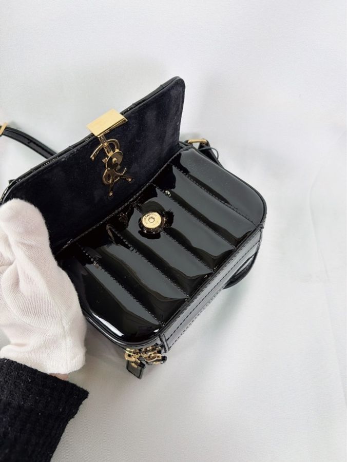 莉亞精品♡  YSL 554075 漆皮相機包 二手美品-10