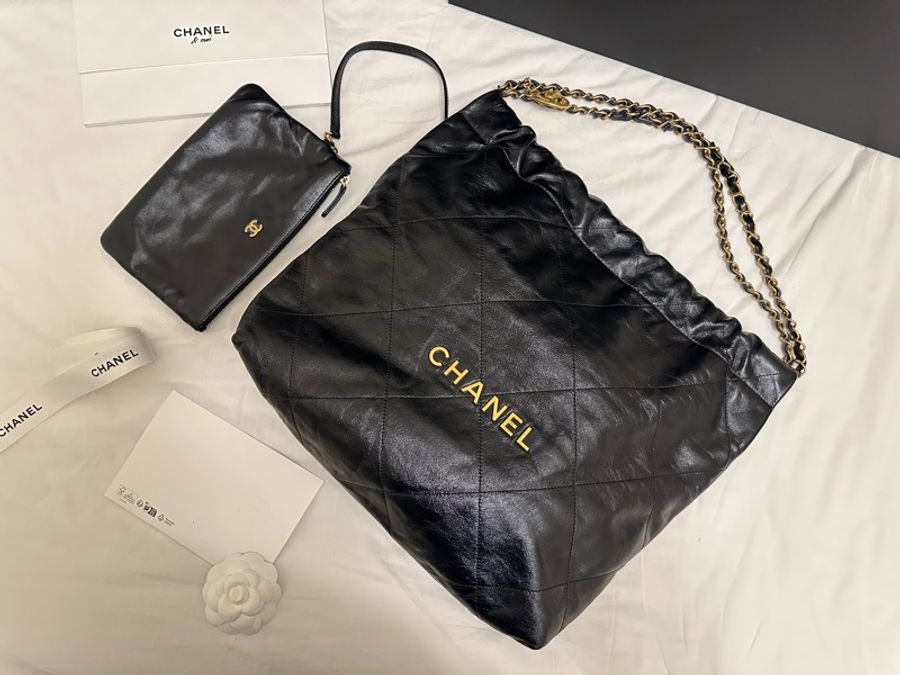 CHANEL 22 Bag 中號｜黑色亮面小牛皮｜未使用收藏狀態｜附盒&購證｜晶片款-5