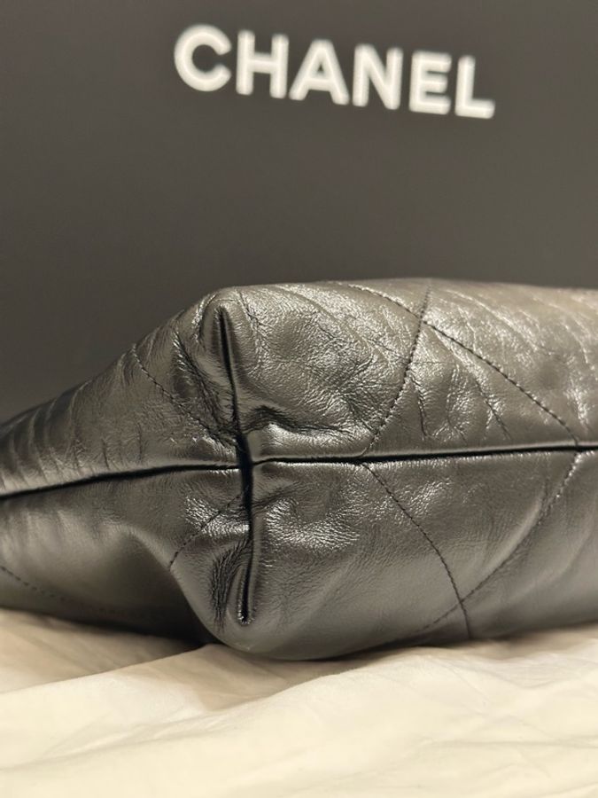CHANEL香奈兒 22 Bag 中號|黑金亮面小牛皮 99新 全配(含購證)|晶片款-8