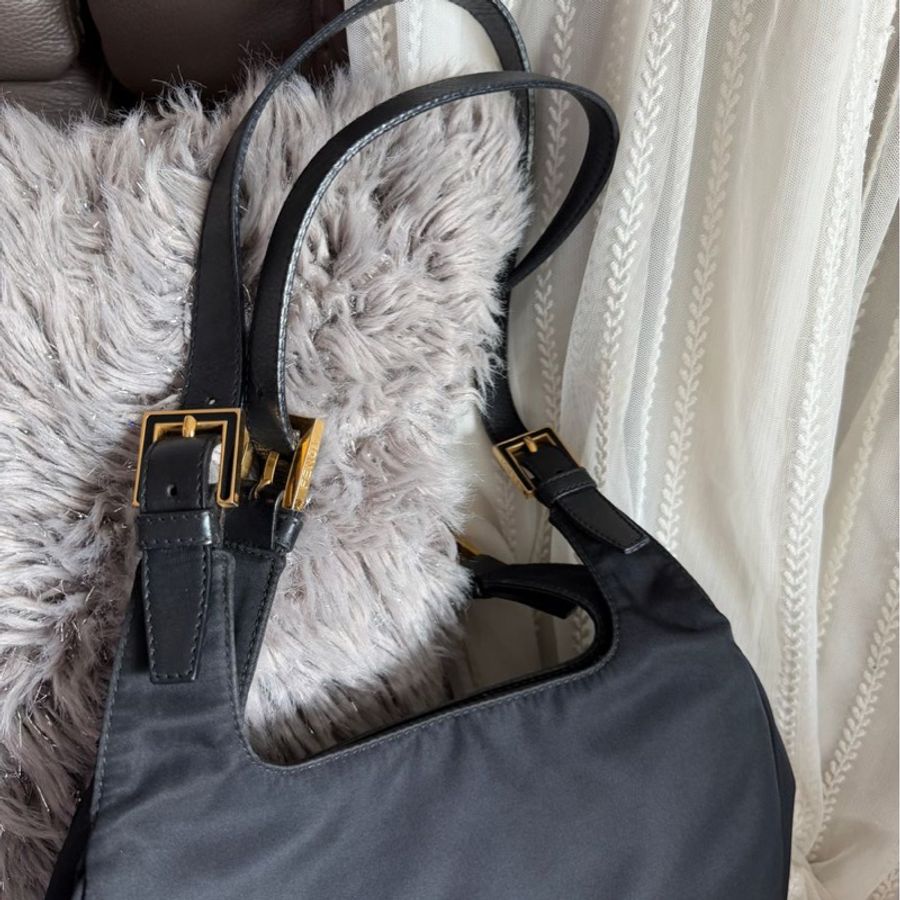 芬迪 黑色 黑色尼龍 腋下包 側背包 包 Fendi 復古包 古董包 中古包包 黑色 法棍包 fendi Mamma Baguette black bag 中古包-12